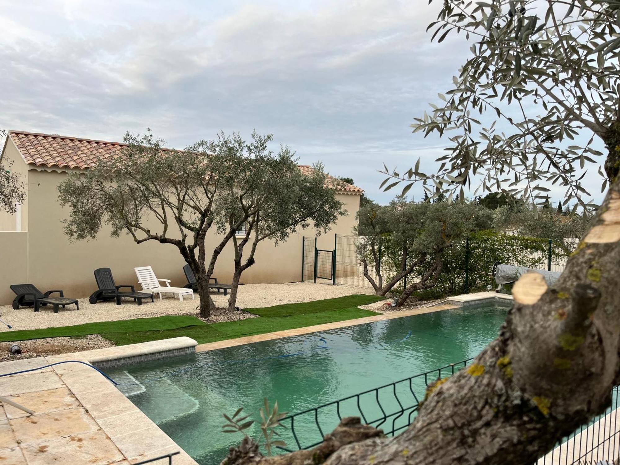 Chez Nous Hotel Merindol Exterior photo